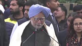 Satyagraha For Unity | Former PM Dr. Manmohan Singh reads the Preamble at Rajghat