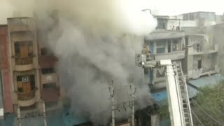 दिल्ली में एक बार फिर बड़ा हादसा, दो फैक्ट्रियों में लगी भीषण आग