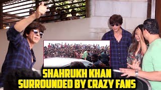 Shahrukh Khan Surrounded By Crazy Fans At Zoya Akhtar House After Christmas Party