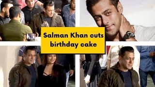 Salman Khan cuts birthday cake