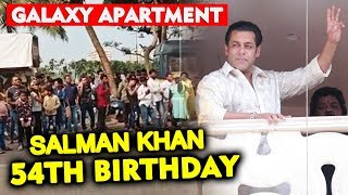 HUGE CROWD Outside Salman Khan's House For His BIRTHDAY | Salman's 54th Birthday Celebration