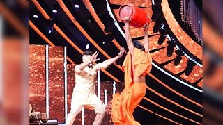 Indian Idol 12 पर Host Jay Bhanushali के पीछे Cylinder लेकर पड़े Ramdev Baba | Ram Navami Special
