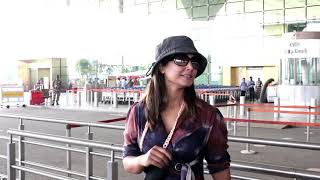 Hina Khan Spotted At Mumbai Airport