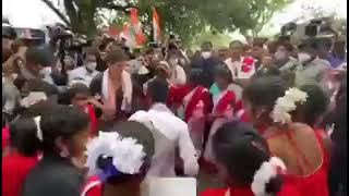 असम में प्रियंका गांधी ने किया झुमुर नृत्य video