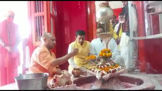 महाशिवरात्रि पर मुख्यमंत्री योगी आदित्यनाथ ने की प्रभु भोलेनाथ की पूजा अर्चना देखें video