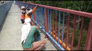 Exposed | Sub-standard work of Galgibag bridge, Railing already rusting!