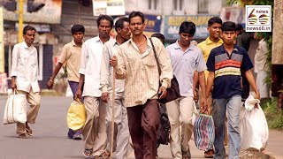 Migrant bengali workers leaving kerala