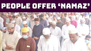 People Offer ‘Namaz’ At Hyderabad’s Mecca Masjid | Catch News