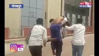 गोरखपुर मेडिकल कॉलेज में भाई को कंधे पर उठा ले गया भाई नहीं बच पायी जान