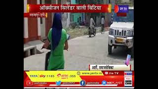 Shahjahanpur News | ऑक्सीजन सिलेंडर वाली बिटिया, स्कूटी पर मरीजों तक पहुंचा रही आक्सीजन सिलेंडर