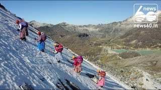 Cholita mountain climbers