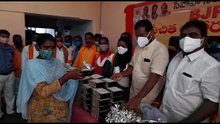 BJP Leader Syeda Shahzadi Distributes Food In Lockdown | Hyderabad Chandrayangutta |