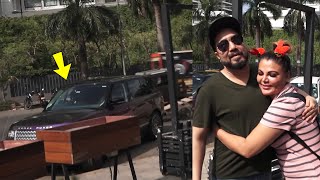 Mika Singh stops His Car to meet Rakhi Sawant at coffee shop After His Fight With Rakhi 15Years Back