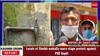 Locals of Sheikh mohalla soura stage protest against PHE Deptt.