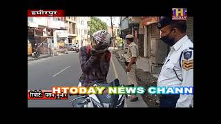 कोविड 19 के चलते हमीरपुर पुलिस ने नाका लगा कर गाड़ी की चेकिंग कर रहे