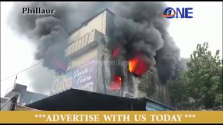 PHILLAUR : स्वीट शॉप में लगी भयानक आग , एक की मौत ( देखे मौके की वीडियो )