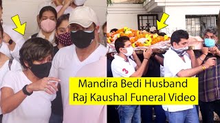 ???? Ronit Roy consoles Mandira Bedi ????Heartbreaking glimpses from the funeral of Raj Kaushal