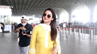 Shooting Ke Liye Rawana Huyi Jasmin Bhasin, Spotted At Mumbai Airport