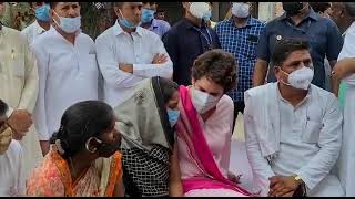 भाजपा की गुंडई की शिकार महिलाओं से श्रीमती Priyanka Gandhi ने कहा- डरो मत, कांग्रेस आपके साथ है