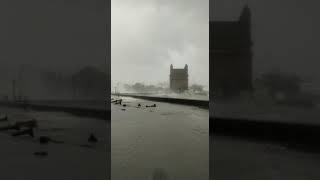 Mumbi News: Videos of huge waves crashing on the Gateway of India go viral