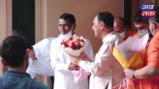 CM વિજયભાઈ રૂપાણીને જન્મદિવસની શુભેચ્છા પાઠવતા રાજકોટ મેયર પ્રદીપ ડવ અને MLA લાખાભાઈ સાગઠીયા