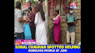 SONAL CHAUHAN SPOTTED HELPING HOMELESS PEOPLE AT JUHU