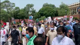 Opposition leaders march towards Vijay Chowk from Parliament demanding repeal of three farm laws