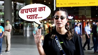 Hina Khan Ki Media Ke Sath Masti, Spotted At Airport