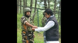 इंदौर सांसद शंकर लालवानी ने पाकिस्तान सीमा पर जवानों को बांधे रक्षासूत्र