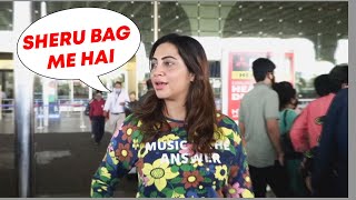 Arshi Khan Ki Media Ke Sath Masti, Spotted At Mumbai Airport