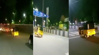 Auto Driver Ke Stunts | Auto Driver Becomes Pilot On The Roads Of Hyderabad | SACH NEWS |