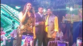 #Pawan Singh ने Mobile पे किया #Rani Chatterjee के साथ Calcutta में Show ! pawan Singh calcutta show