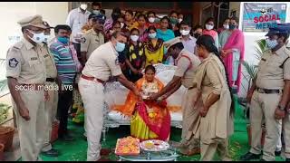 Ap police Woman Pregnant Celebration | మహిళా కానిస్టేబుళ్లకు శ్రీమంతం వేడుకలు | social media live