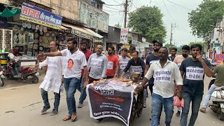 PM Modi के जन्मदिन पर Indian Youth Congress ने मनाया बेरोजगारी दिवस खंडवा की सड़कों पर मांगी भीख