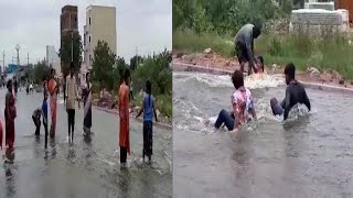 Watch Childrens Playing At Streets Of Hyderabad | Sadak Bani Swimming Pool | SACH NEWS |