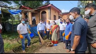 CM Dr. Pramod Sawant picks up the broom, starts cleaning in Old Goa!