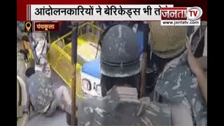 Panchkula में उग्र हुए आंदोलनकारी, पुलिस पर की ट्रैक्टर चढ़ाने की कोशिश