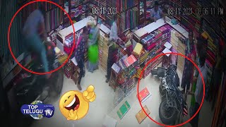 బట్టల షాప్ లో బట్టలు మాత్రమే కాదు బైక్ లు కూడా ఉంటాయి  | Bike Incident in Khammam | Top Telugu Tv