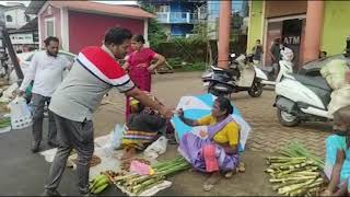 Shiv Yodha Sangharsh Unit provides water bottle to local Goan vendors who struggle in hot sun !