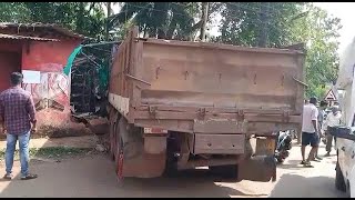 Shocking! Loaded truck rams into a hotel at Khandepar
