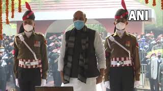 #WATCH दिल्ली: रक्षा मंत्री राजनाथ सिंह ने ब्रिगेडियर एल.एस. लिड्डर को दी श्रद्धांजलि