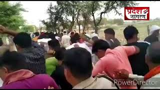 सांसद जयवीर सिंह को ग्रामीणों ने दौड़ाया