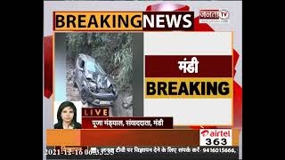 Himachal: पठानकोट NH पर खाई में गिरी कार, एक की मौत 3 घायल