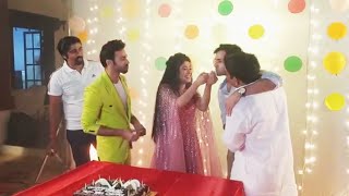 Balika Vadhu 2: Cake Cutting 100 Episode Celebration With Shivangi Joshi , Randeep Rai, Samridh Bawa