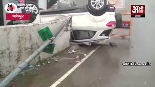 पुलिस चौकी से टकराई कार