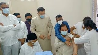 Akbaruddin Owaisi Aur Harish Rao Ki Maujudgi Mein Mumtaz Khan Aur Ahmed Pasha Quadri Ne Li Vaccine |