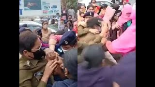 Protesters Ne Ki Lady IPS Officer Ke Saat Battamezi | SACH NEWS KHABARNAMA | DESH AUR DUNIYA |