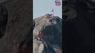 Wow Is he SuperHuman !!! this guy climbs a Girnar mountain without steps