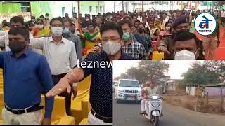 मंच पर खंडवा सांसद ने ली यातायात नियमों के पालन की शपथ बाद में बिना हेलमेट चलाई बाइक video viral
