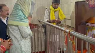 श्रीमती प्रियंका गांधी जी ने अमेठी के देवी पाठन मंदिर में पूजा अर्चना की